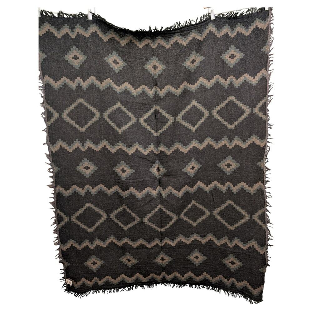 Wilfred Diamond Pattern Wool Blanket Scarf Raw Edges Reversible 60" x 50" - Picture 2 of 3